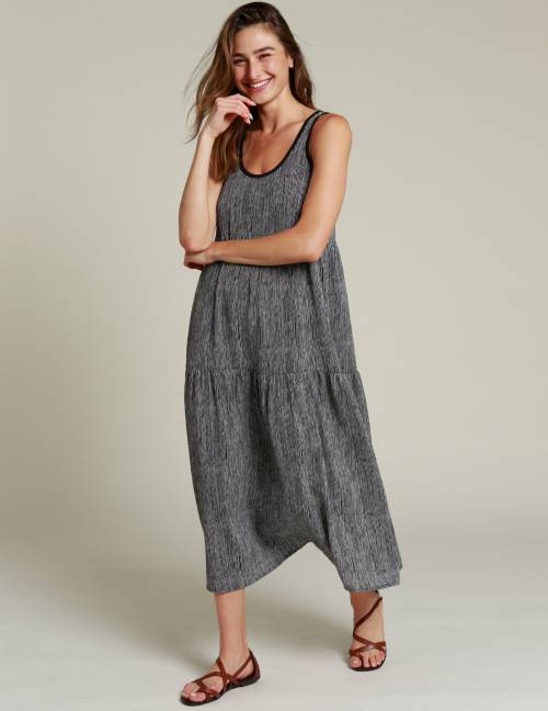 Alef Alef | אלף אלף - בגדי מעצבים | שמלת NIA שחור פסים לבן Alef Alef | אלף אלף - בגדי מעצבים | שמלת NIA שחור פסים לבן