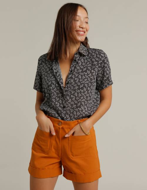 Alef Alef | אלף אלף - בגדי מעצבים | מכנסי CAPRI חמרה Alef Alef | אלף אלף - בגדי מעצבים | מכנסי CAPRI חמרה