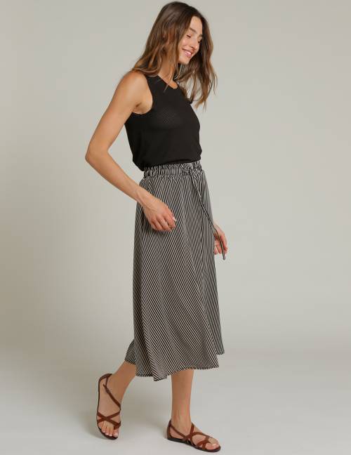 Alef Alef | אלף אלף - בגדי מעצבים | חצאית SYMI פסים Alef Alef | אלף אלף - בגדי מעצבים | חצאית SYMI פסים