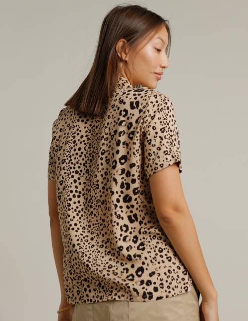 Alef Alef | אלף אלף - בגדי מעצבים | חולצת SINAI בז' כתמים שחור Alef Alef | אלף אלף - בגדי מעצבים | חולצת SINAI בז' כתמים שחור