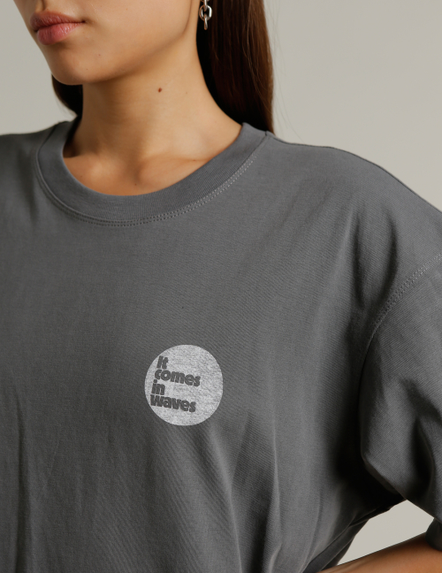 Alef Alef | אלף אלף - בגדי מעצבים | חולצת WAVE אפור Alef Alef | אלף אלף - בגדי מעצבים | חולצת WAVE אפור