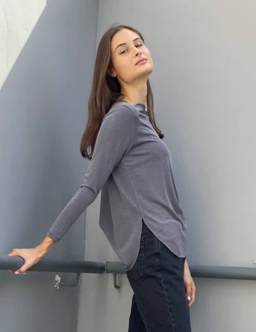 Alef Alef | אלף אלף - בגדי מעצבים | חולצת CAMILIA אפור ווש Alef Alef | אלף אלף - בגדי מעצבים | חולצת CAMILIA אפור ווש