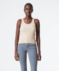 Demi Top ניוד