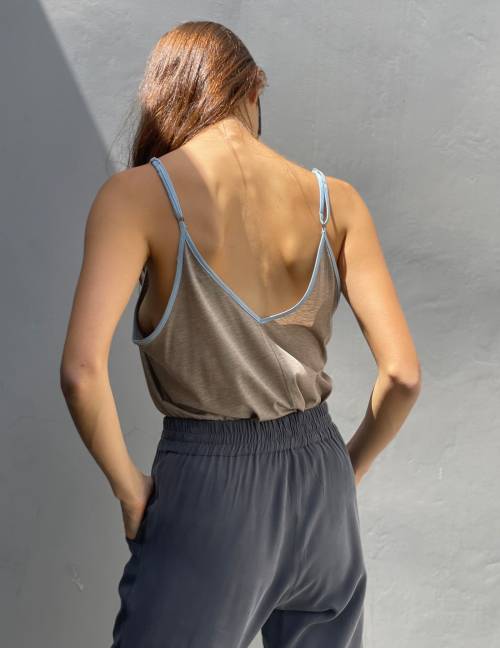 Alef Alef | אלף אלף - בגדי מעצבים | גופית CROWN אפור Alef Alef | אלף אלף - בגדי מעצבים | גופית CROWN אפור