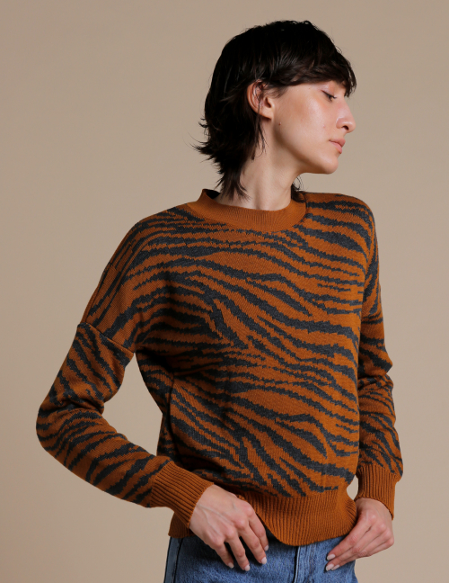 Alef Alef | אלף אלף - בגדי מעצבים | סוודר SNOW חום זברה Alef Alef | אלף אלף - בגדי מעצבים | סוודר SNOW חום זברה