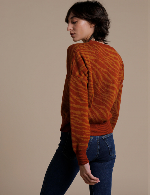 Alef Alef | אלף אלף - בגדי מעצבים | סוודר SNOW חמרה Alef Alef | אלף אלף - בגדי מעצבים | סוודר SNOW חמרה