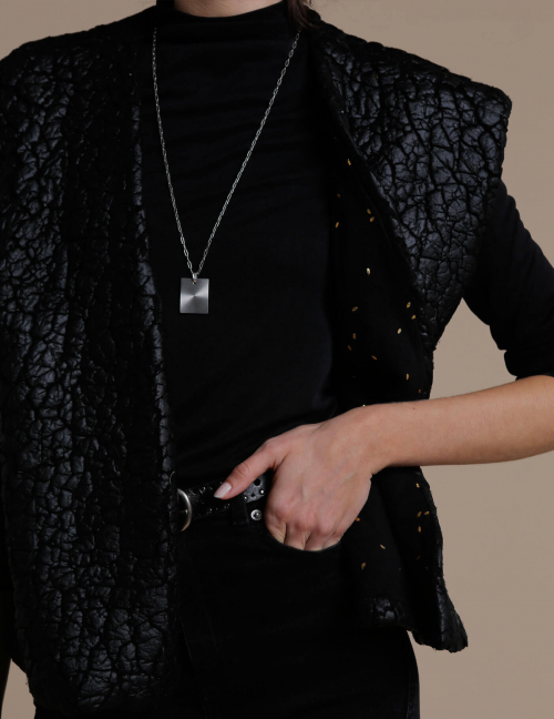 Alef Alef | אלף אלף - בגדי מעצבים | ARIE ווסט שחור מרופד Alef Alef | אלף אלף - בגדי מעצבים | ARIE ווסט שחור מרופד