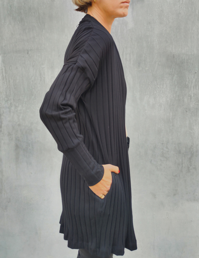 Alef Alef | אלף אלף - בגדי מעצבים | עליונית PLUIE שחורה