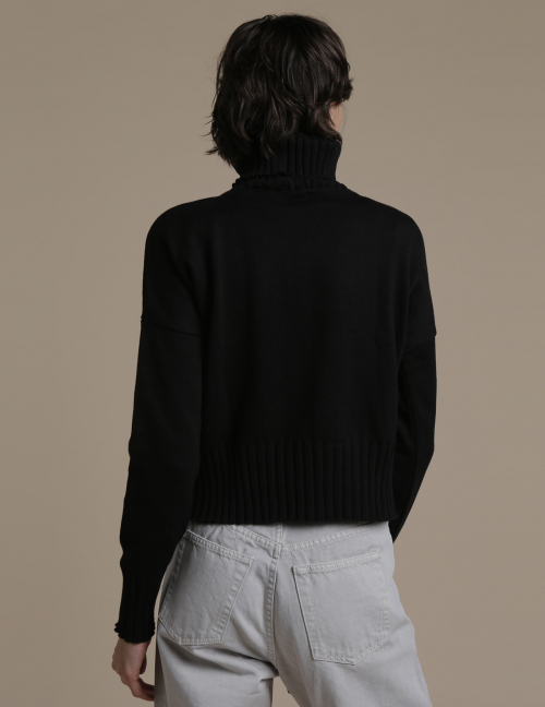 Alef Alef | אלף אלף - בגדי מעצבים | סוודר גולף ROULE שחור Alef Alef | אלף אלף - בגדי מעצבים | סוודר גולף ROULE שחור