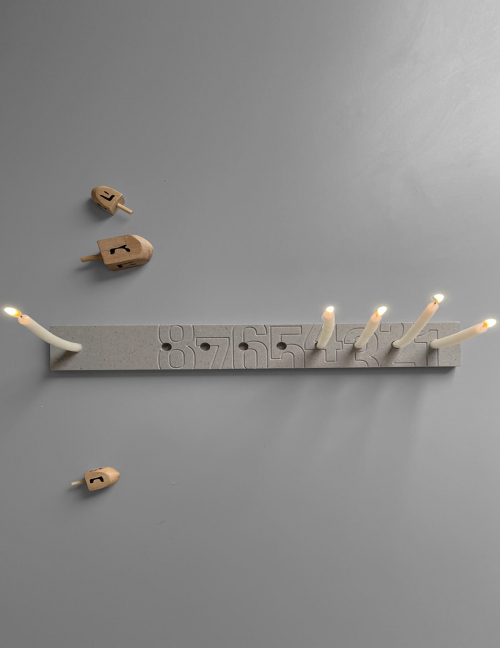 Alef Alef | אלף אלף - בגדי מעצבים | חנוכיה מעוצבת אפור Alef Alef | אלף אלף - בגדי מעצבים | חנוכיה מעוצבת אפור