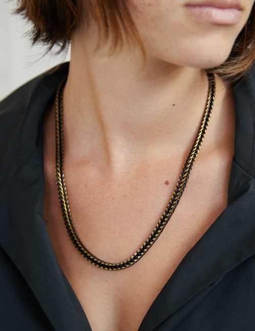 Alef Alef | אלף אלף - בגדי מעצבים | שרשרת TRIGO שחור זהב קצרה Alef Alef | אלף אלף - בגדי מעצבים | שרשרת TRIGO שחור זהב קצרה