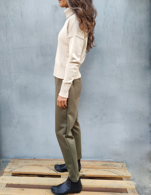 Alef Alef | אלף אלף - בגדי מעצבים | מכנסי SIMON זית Alef Alef | אלף אלף - בגדי מעצבים | מכנסי SIMON זית