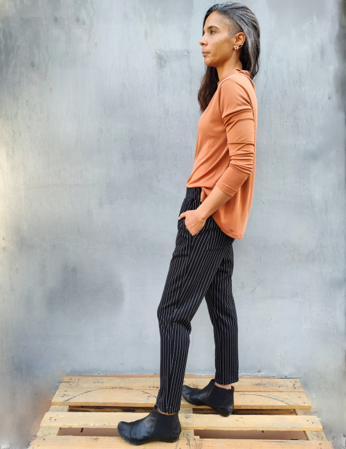 Alef Alef | אלף אלף - בגדי מעצבים | מכנסי SIMON שחור פס לבן Alef Alef | אלף אלף - בגדי מעצבים | מכנסי SIMON שחור פס לבן