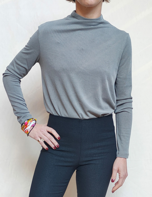 Alef Alef | אלף אלף - בגדי מעצבים | חולצת CALLA אפור בהיר Alef Alef | אלף אלף - בגדי מעצבים | חולצת CALLA אפור בהיר