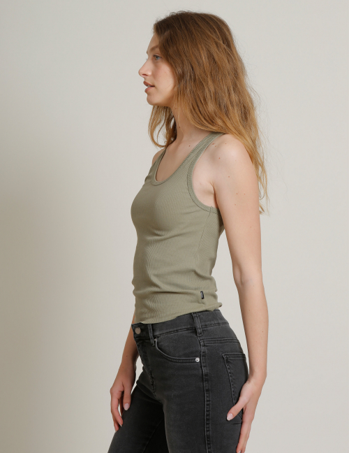 Alef Alef | אלף אלף - בגדי מעצבים | Demi Top ירוק עד Alef Alef | אלף אלף - בגדי מעצבים | Demi Top ירוק עד