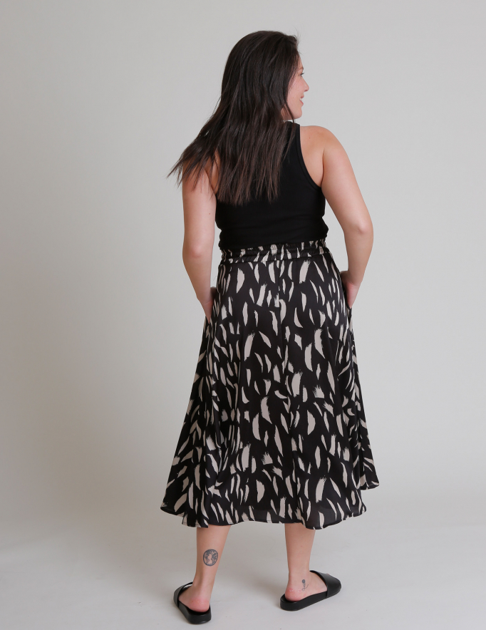 Alef Alef | אלף אלף - בגדי מעצבים | חצאית מידי TIGER שחור דפוס שמנת