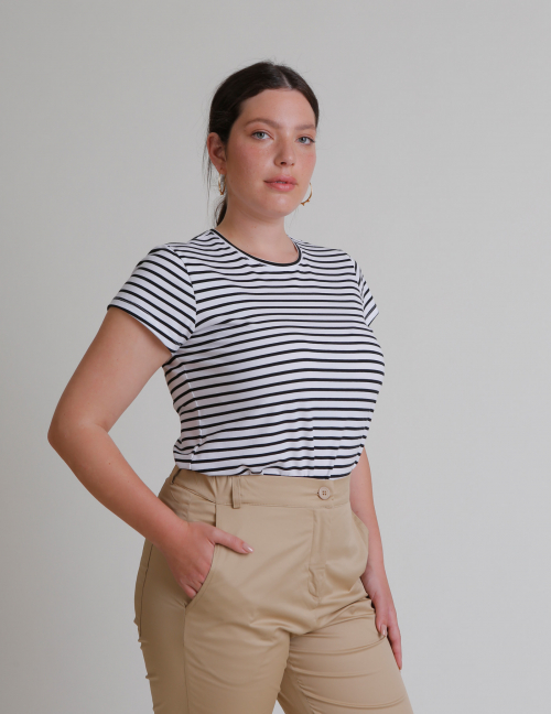 Alef Alef | אלף אלף - בגדי מעצבים | טי שירט LION פסים שחור לבן Alef Alef | אלף אלף - בגדי מעצבים | טי שירט LION פסים שחור לבן