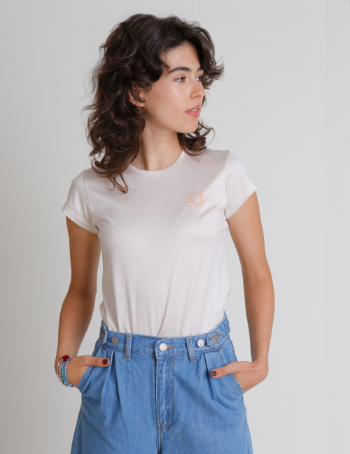 Alef Alef | אלף אלף - בגדי מעצבים | טי שירט LION שמנת עם רקמה Alef Alef | אלף אלף - בגדי מעצבים | טי שירט LION שמנת עם רקמה