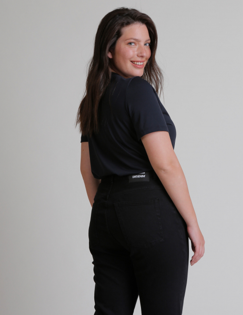 Alef Alef | אלף אלף - בגדי מעצבים | טי שירט BRAVA שחורה Alef Alef | אלף אלף - בגדי מעצבים | טי שירט BRAVA שחורה