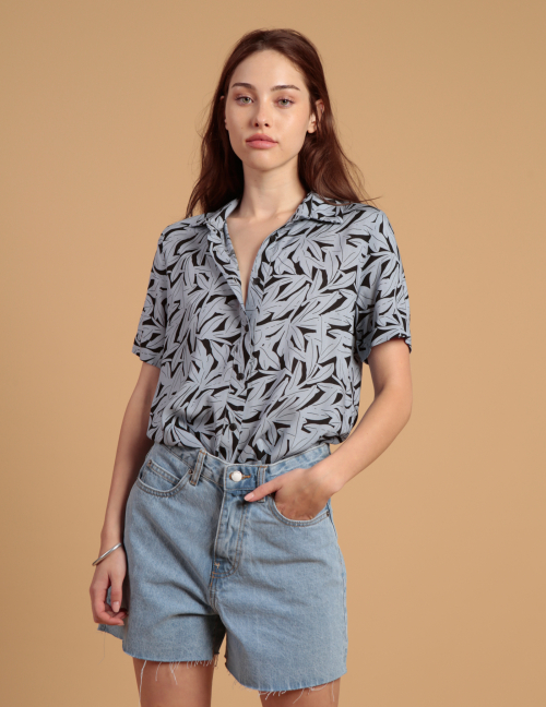 Alef Alef | אלף אלף - בגדי מעצבים | חולצת JUNGLE תכלת שחור Alef Alef | אלף אלף - בגדי מעצבים | חולצת JUNGLE תכלת שחור