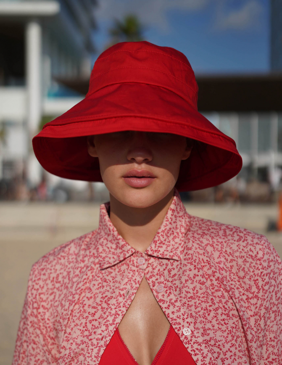 Alef Alef | אלף אלף - בגדי מעצבים | כובע בד רחב שוליים אדום