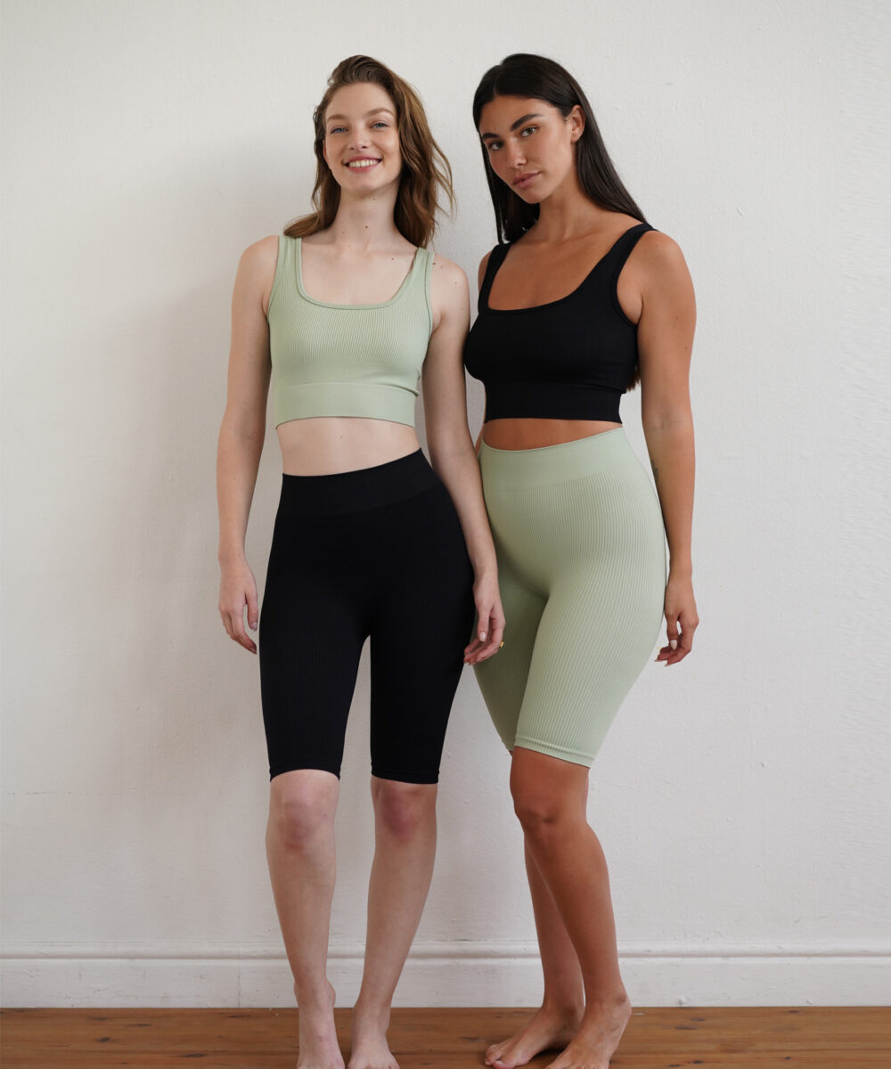 Alternative view of טייץ ACTIVE שחור קצר