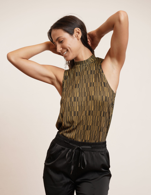 Alef Alef | אלף אלף - בגדי מעצבים | גופיית גולף VILLARS הדפס צהוב Alef Alef | אלף אלף - בגדי מעצבים | גופיית גולף VILLARS הדפס צהוב