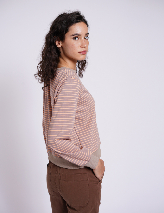 Alef Alef | אלף אלף - בגדי מעצבים | NO.11 סווטשירט פסים מוקה כתום לנשים Alef Alef | אלף אלף - בגדי מעצבים | NO.11 סווטשירט פסים מוקה כתום לנשים