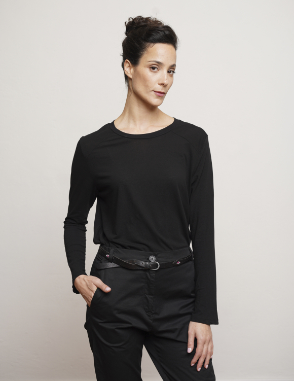 Alef Alef | אלף אלף - בגדי מעצבים | NO.7 ROUND NECK T-SHIRT BLACK