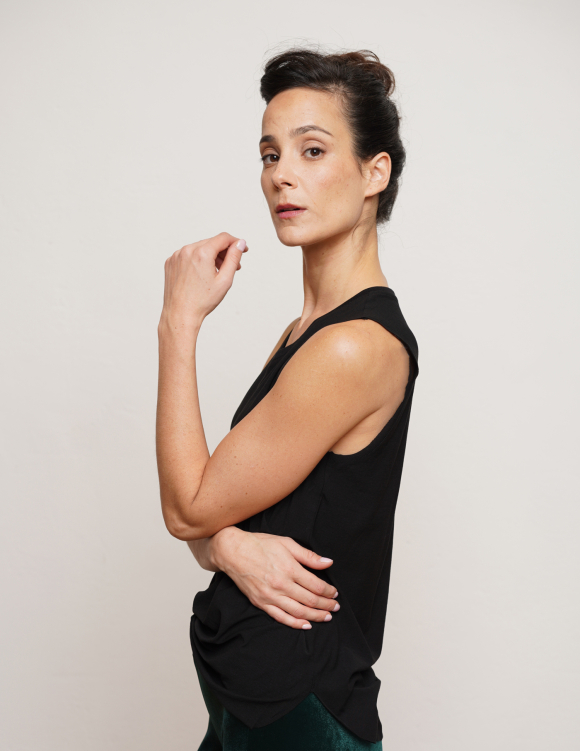 Alef Alef | אלף אלף - בגדי מעצבים | NO.6 גופייה שחורה Alef Alef | אלף אלף - בגדי מעצבים | NO.6 גופייה שחורה