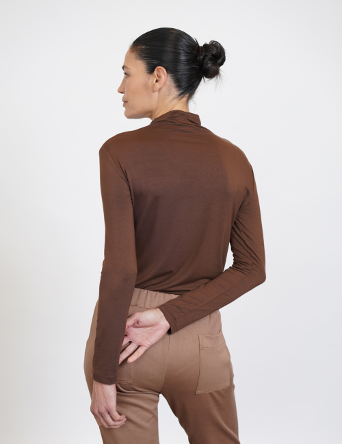 Alef Alef | אלף אלף - בגדי מעצבים | NO.9 חולצת גולף חומה Alef Alef | אלף אלף - בגדי מעצבים | NO.9 חולצת גולף חומה