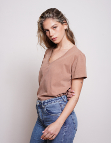 Alef Alef | אלף אלף - בגדי מעצבים | NO 13 V NECK T-SHIRT PINK