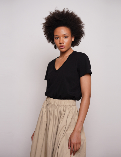 Alef Alef | אלף אלף - בגדי מעצבים | NO.17 חולצת טי שירט וי שחור Alef Alef | אלף אלף - בגדי מעצבים | NO.17 חולצת טי שירט וי שחור