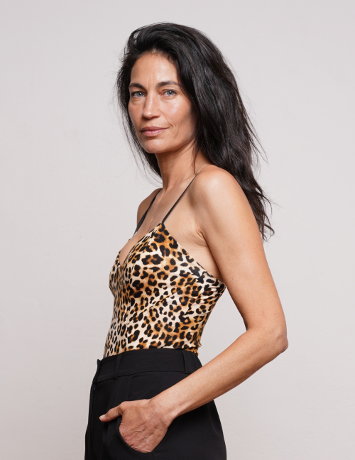 Alef Alef | אלף אלף - בגדי מעצבים | בגד גוף משולשים NO.22 מנומר Alef Alef | אלף אלף - בגדי מעצבים | בגד גוף משולשים NO.22 מנומר