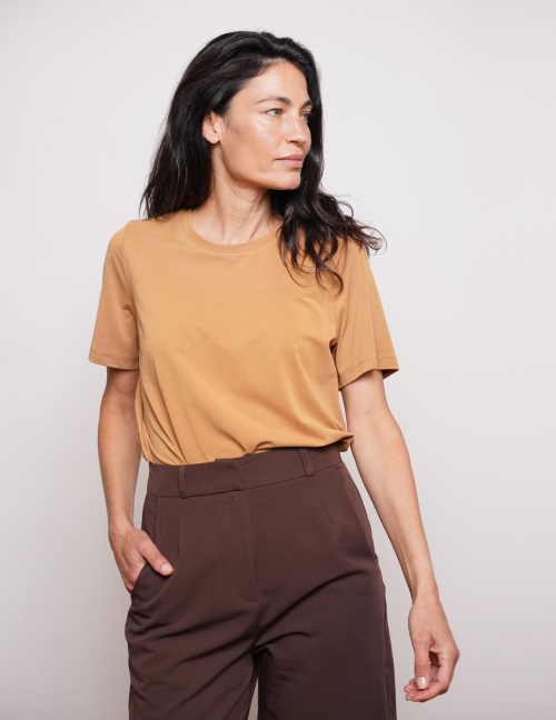 Alef Alef | אלף אלף - בגדי מעצבים | NO.3 חולצת טי שרט קצרה קאמל