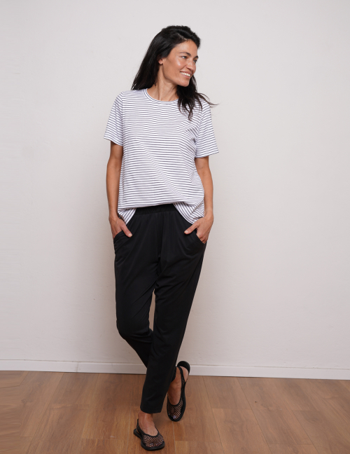 Alef Alef | אלף אלף - בגדי מעצבים | מכנסי באגי NO.28 שחור Alef Alef | אלף אלף - בגדי מעצבים | מכנסי באגי NO.28 שחור