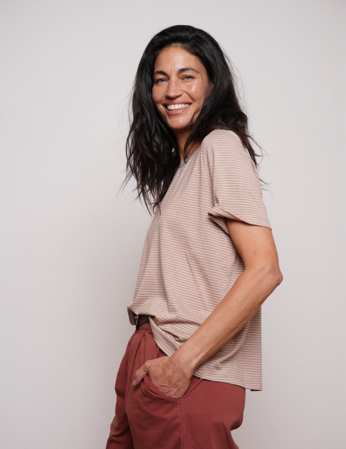 Alef Alef | אלף אלף - בגדי מעצבים | NO.3 טי שירט שרוול קצר פסים חום לבן Alef Alef | אלף אלף - בגדי מעצבים | NO.3 טי שירט שרוול קצר פסים חום לבן