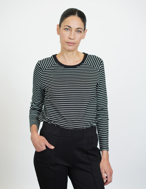 Alef Alef | אלף אלף - בגדי מעצבים | NO.16 טי שירט ארוכה פסים שחור לבן Alef Alef | אלף אלף - בגדי מעצבים | NO.16 טי שירט ארוכה פסים שחור לבן