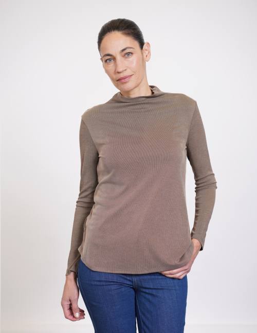 Alef Alef | אלף אלף - בגדי מעצבים | NO.9A חולצת גולף ריב חום Alef Alef | אלף אלף - בגדי מעצבים | NO.9A חולצת גולף ריב חום