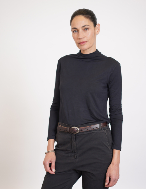 Alef Alef | אלף אלף - בגדי מעצבים | NO.9A חולצת גולף שחורה Alef Alef | אלף אלף - בגדי מעצבים | NO.9A חולצת גולף שחורה