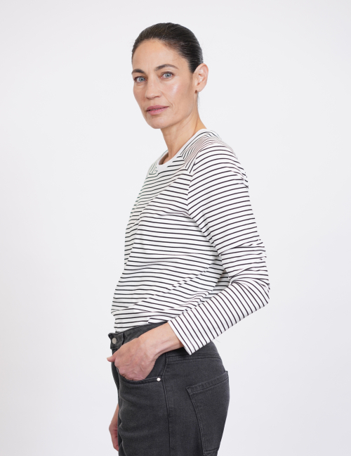 Alef Alef | אלף אלף - בגדי מעצבים | NO.16 טי שירט ארוכה פסים לבן שחור Alef Alef | אלף אלף - בגדי מעצבים | NO.16 טי שירט ארוכה פסים לבן שחור