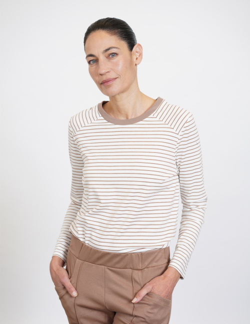 Alef Alef | אלף אלף - בגדי מעצבים | NO.16 טי שירט ארוכה פסים מוקה לבן Alef Alef | אלף אלף - בגדי מעצבים | NO.16 טי שירט ארוכה פסים מוקה לבן