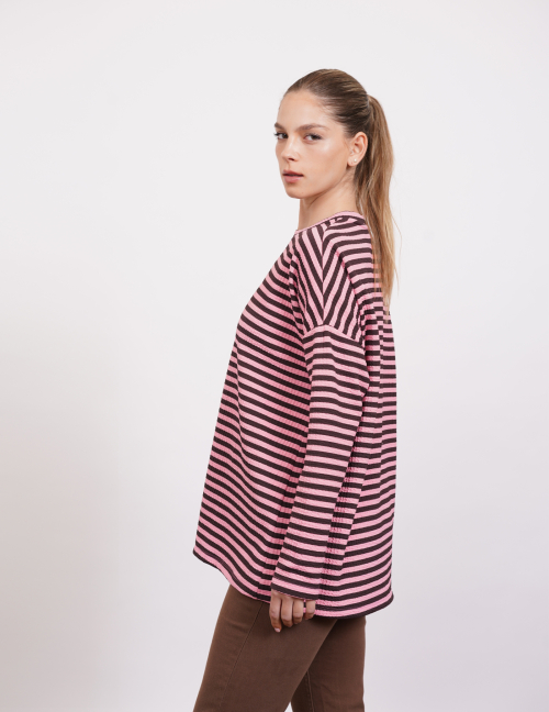 Alef Alef | אלף אלף - בגדי מעצבים | NO.35 סווטשירט פסים אובר סייז ורוד בורדו Alef Alef | אלף אלף - בגדי מעצבים | NO.35 סווטשירט פסים אובר סייז ורוד בורדו