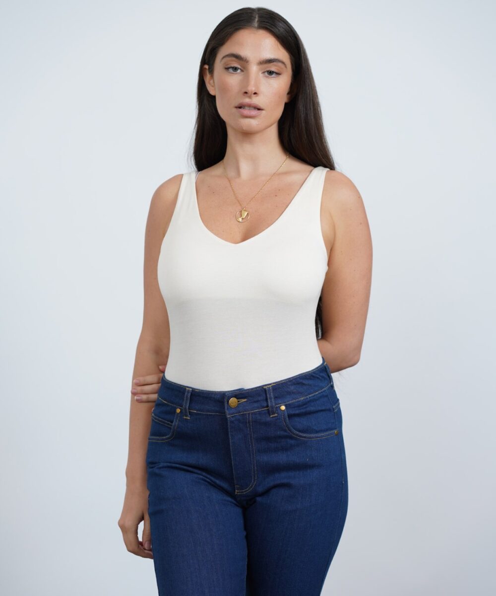 Alternative view of NO.40 בגד גוף מחשוף וי שמנת