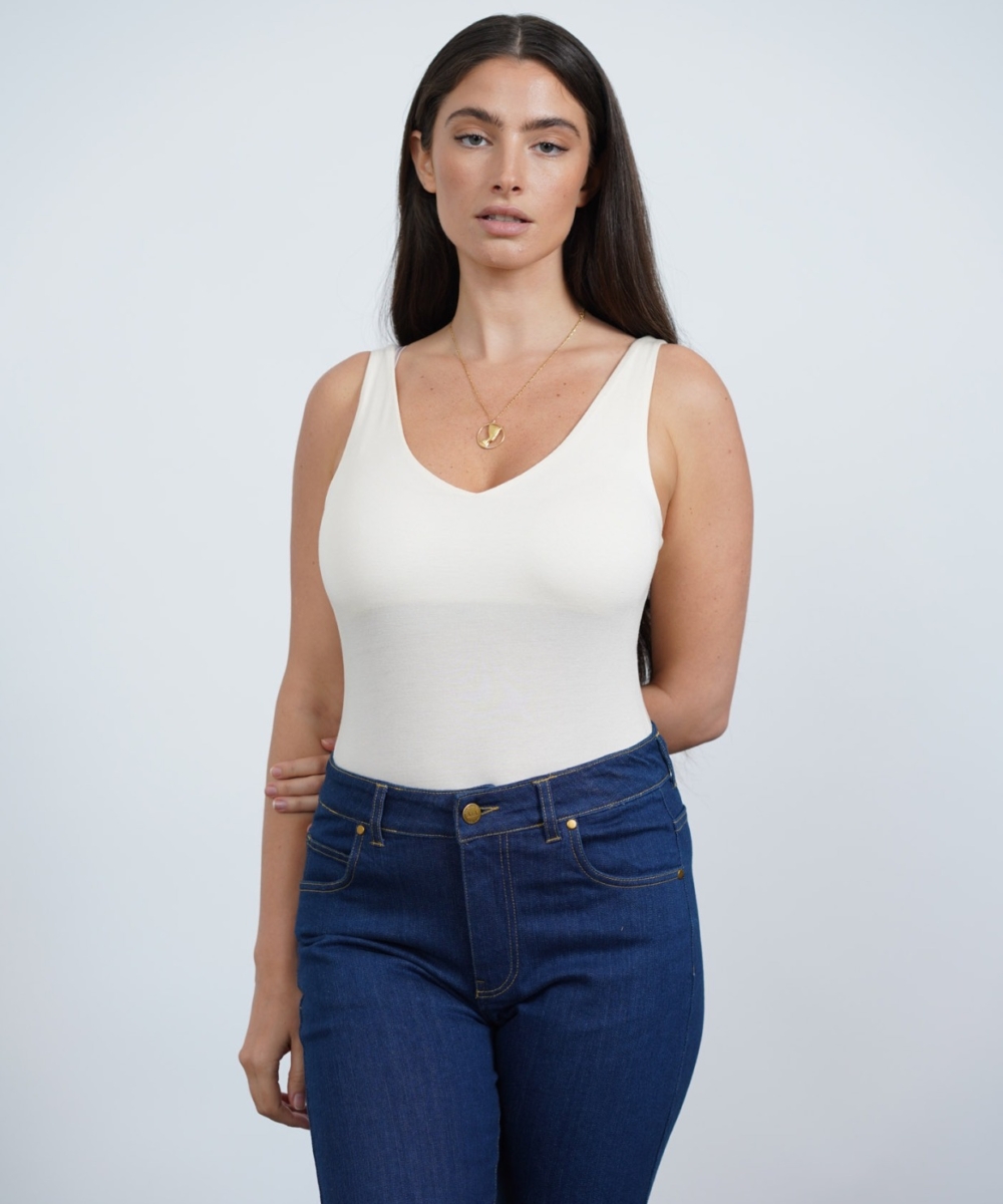 NO.40 בגד גוף מחשוף וי שמנת