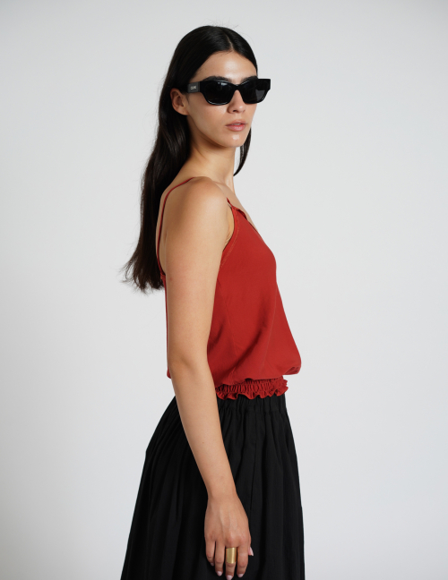 Alef Alef | אלף אלף - בגדי מעצבים | GALI גופיית סאטן אדום Alef Alef | אלף אלף - בגדי מעצבים | GALI גופיית סאטן אדום