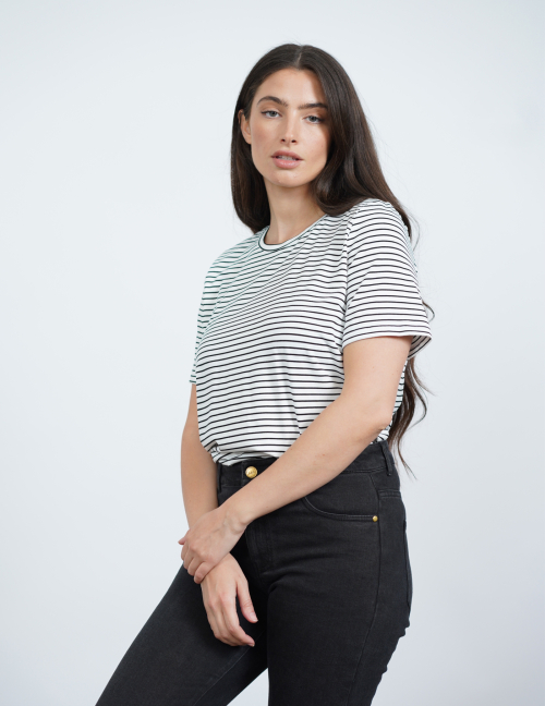 Alef Alef | אלף אלף - בגדי מעצבים | NO.3 טי שירט שרוול קצר פסים שחור לבן Alef Alef | אלף אלף - בגדי מעצבים | NO.3 טי שירט שרוול קצר פסים שחור לבן