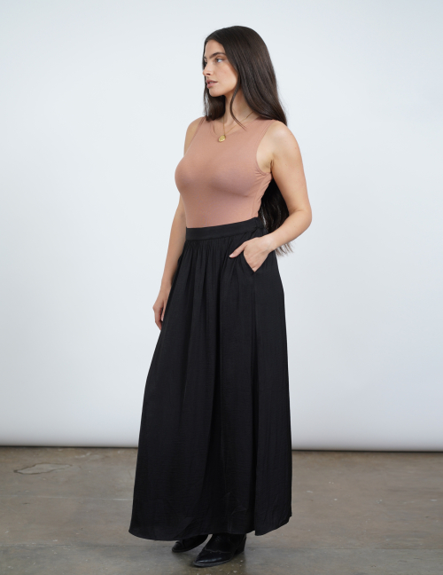 Alef Alef | אלף אלף - בגדי מעצבים | YARDENA חצאית מקסי סאטן שחורה