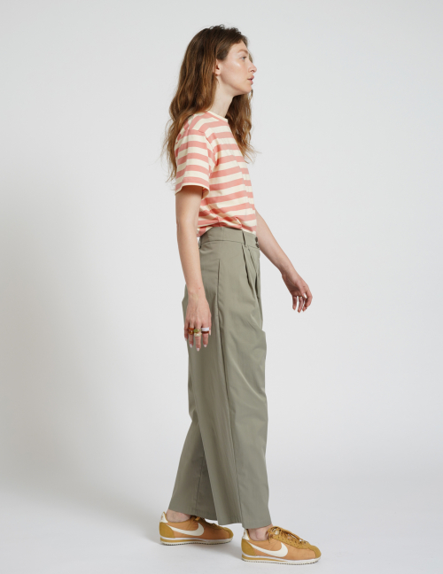 Alef Alef | אלף אלף - בגדי מעצבים | NOGA מכנסיים מחוייטים בגזרת בלון אפור ירוק Alef Alef | אלף אלף - בגדי מעצבים | NOGA מכנסיים מחוייטים בגזרת בלון אפור ירוק