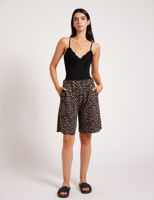 Alef Alef | אלף אלף - בגדי מעצבים | NO.23 מכנסי ברמודה מנומר Alef Alef | אלף אלף - בגדי מעצבים | NO.23 מכנסי ברמודה מנומר